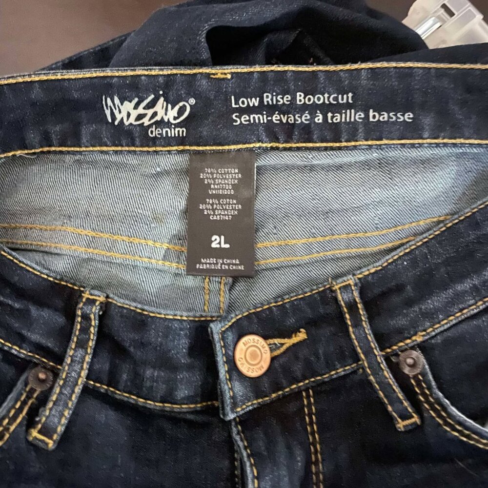 Mossimo Denim Low Rise Boot Cut Jeans, 2L, New!